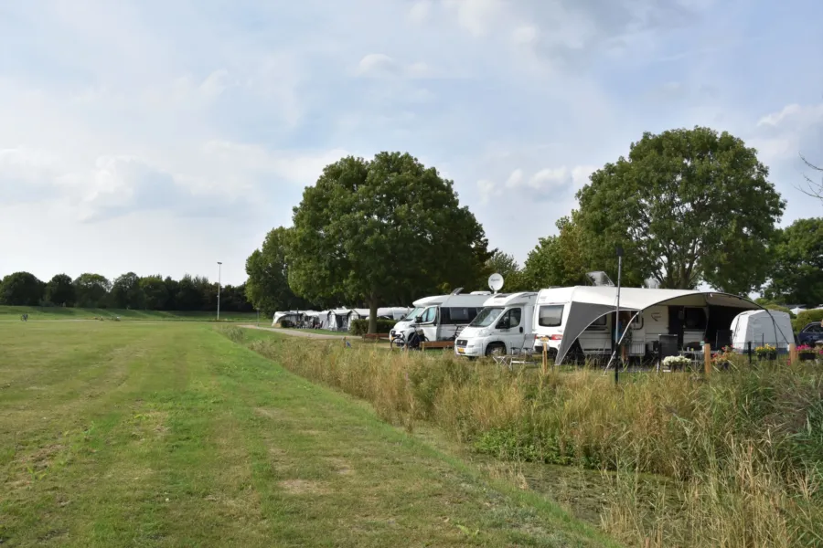 Camping Brielle kampeerplaats Spronsen buitenrand 48