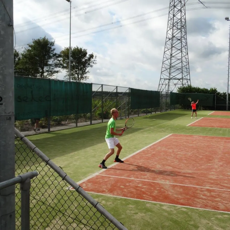 Tennisbaan vierpolders